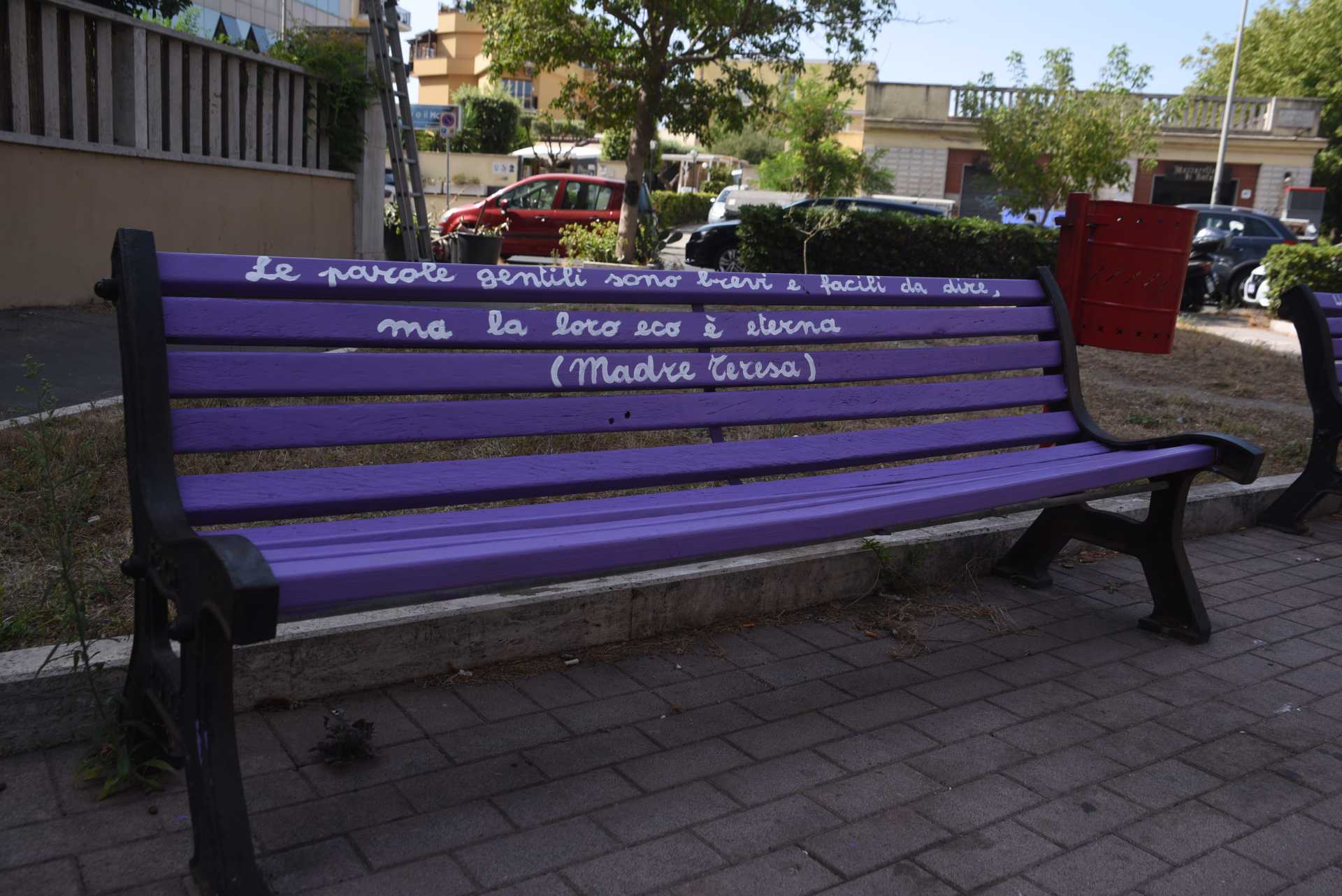 La piazza della gentilezza a Ostia